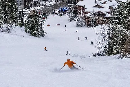 Legends Aparthotel Whistler 4*,